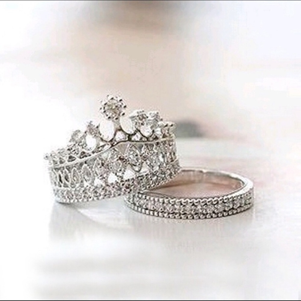 👑 Set of 2 Queen’s Crown Rings 👑